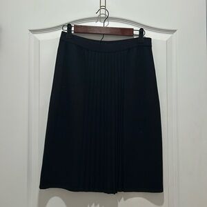St. John Collection By Marie Gray  Size 4 Black Knit Front Pleated Skirt